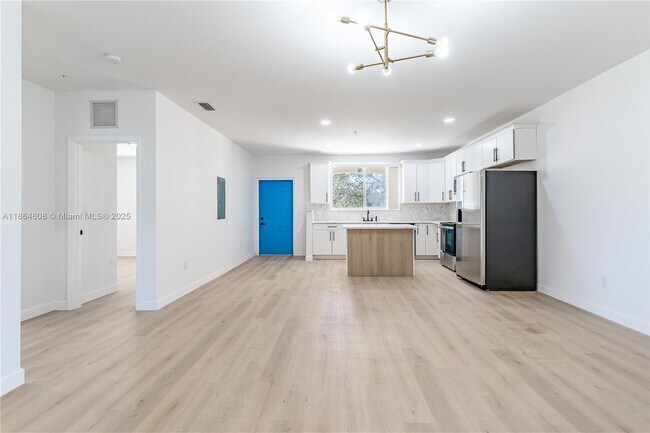 Building Photo - 2575 SW 64th Ave