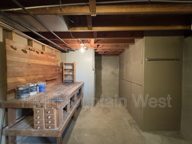 Building Photo - 1878 E Stratford Ave