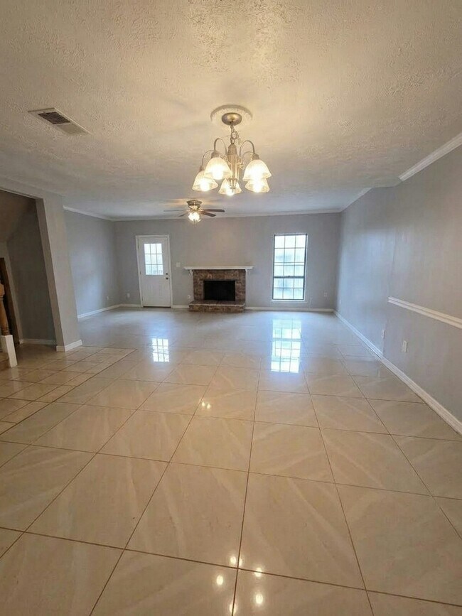 Building Photo - 6427 Woodstone Way