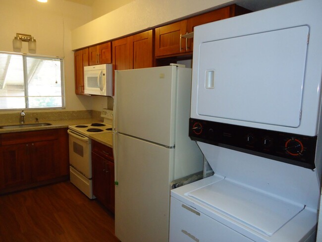 Building Photo - Newtown Meadows Clean 2 Bedroom, 2 Bath, w...