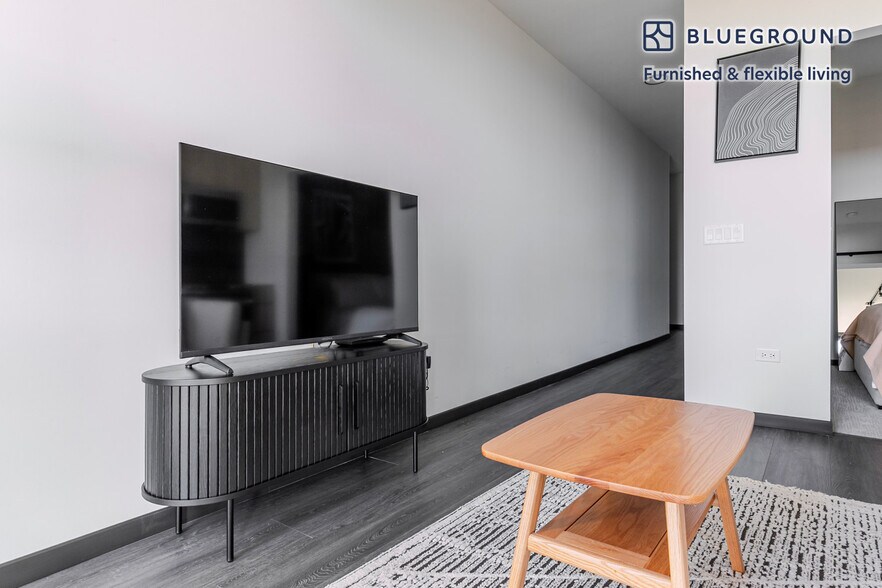 Building Photo - 1400 W Randolph St