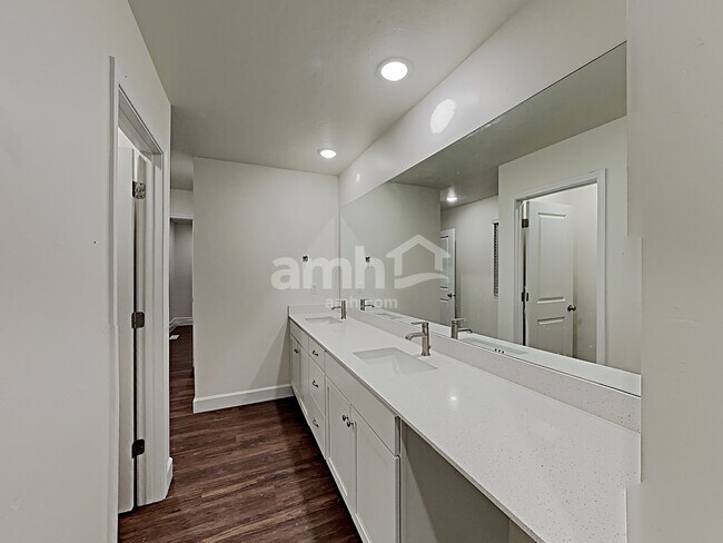 Building Photo - 9446 W Hiden Stream St