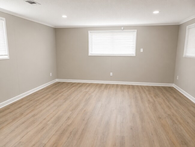 Building Photo - 5028 Acorn Dr