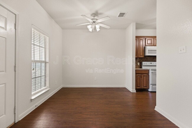 Building Photo - 10007 Amber Cir