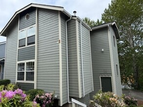 Building Photo - 811 Blueberry Ln