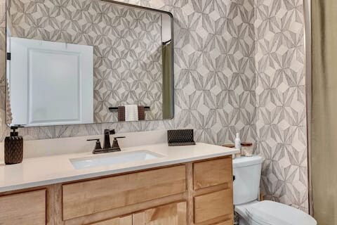 Building Photo - 285 High Point Dr