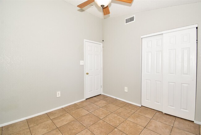 Building Photo - 2776 S Avenue 2 1/2 E