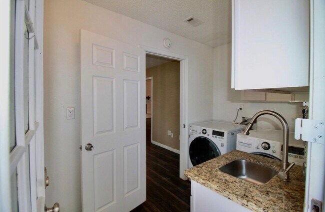 Building Photo - 4701 Spring Ln