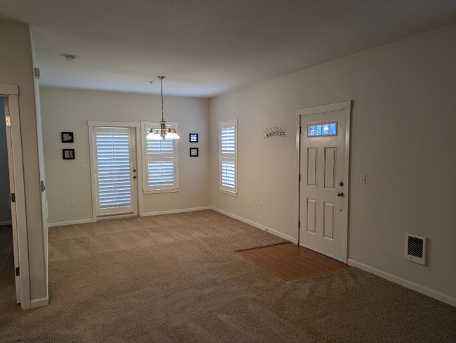 Building Photo - 10828 NE Red Wing Way