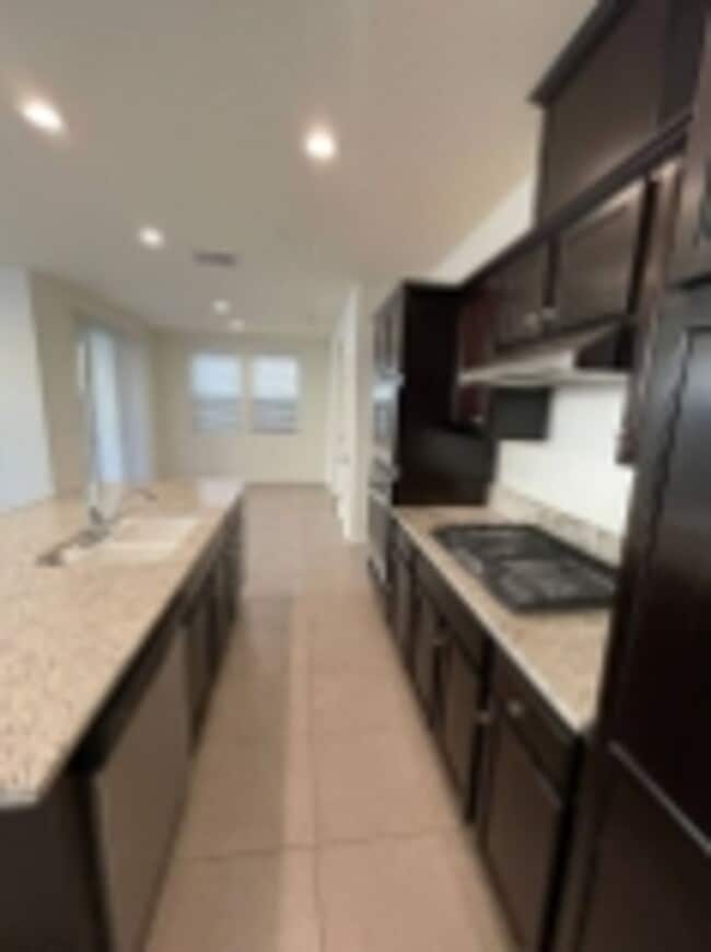 Building Photo - Beautiful 3 bedroom / 2.5 Bathroom for ren...