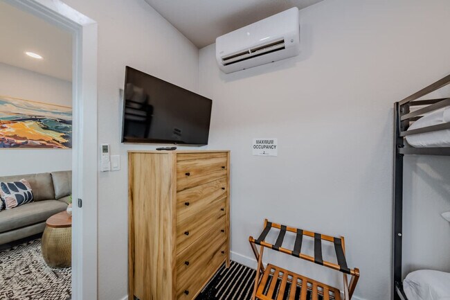 Building Photo - 736 W Rider Dr