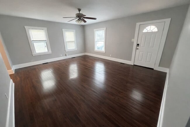 Building Photo - 1422 N Limestone