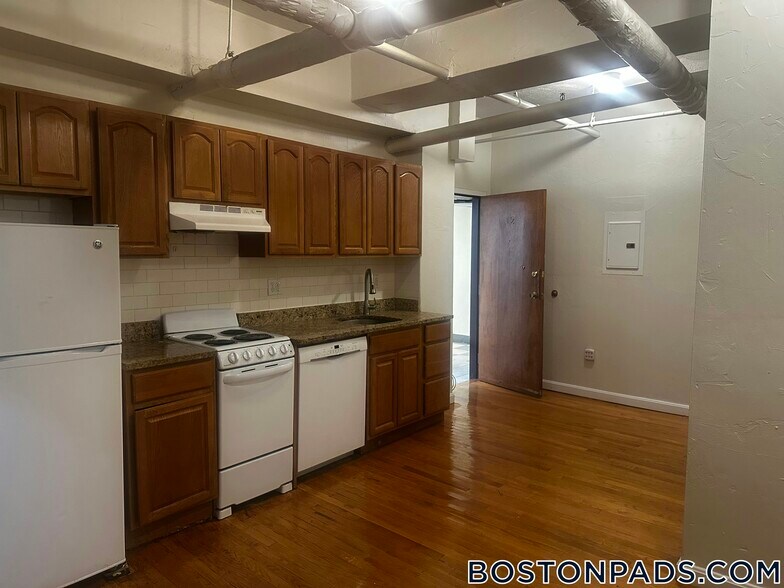 Building Photo - 115 St Stephen St