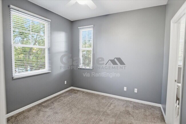 Building Photo - 26925 Carmelita Dr