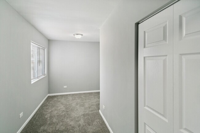 Building Photo - 9305 S Homan Ave