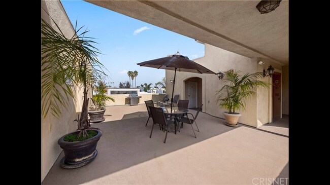 Building Photo - 5703 Laurel Canyon Blvd