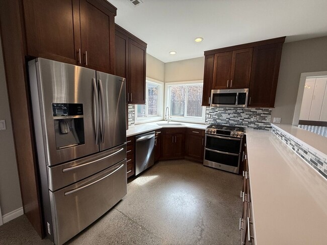 Building Photo - Fantastic 3 Bed/2 Bath Single Family Home in SE Bend