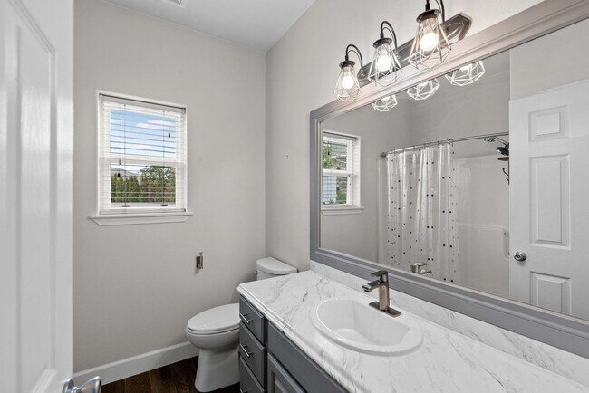 Building Photo - Beautiful Aspen Shores Home – 3 Bed, 1.75 ...