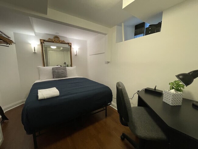 Building Photo - 1633 N North Park Avenue