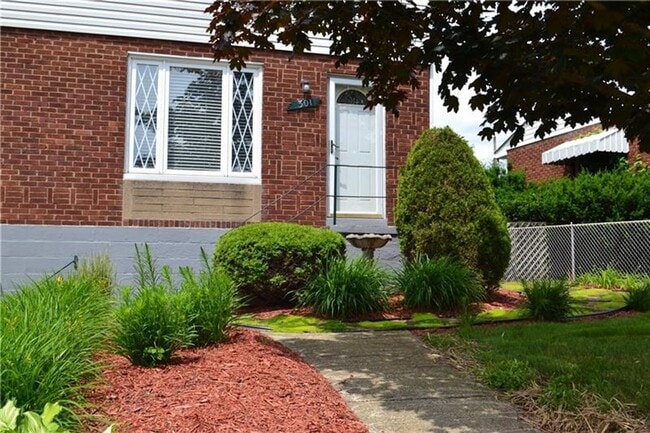 Building Photo - 5Bed | 2bath Home in West Mifflin, PA