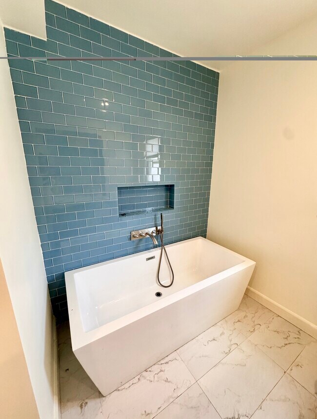 Building Photo - 1426 Hauser Blvd