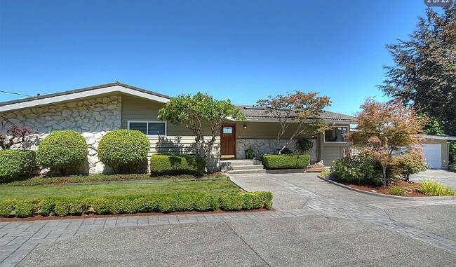 Building Photo - 16706 SE 44 St