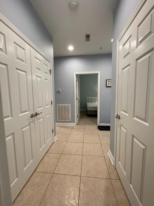 Building Photo - 908 Resort Cir