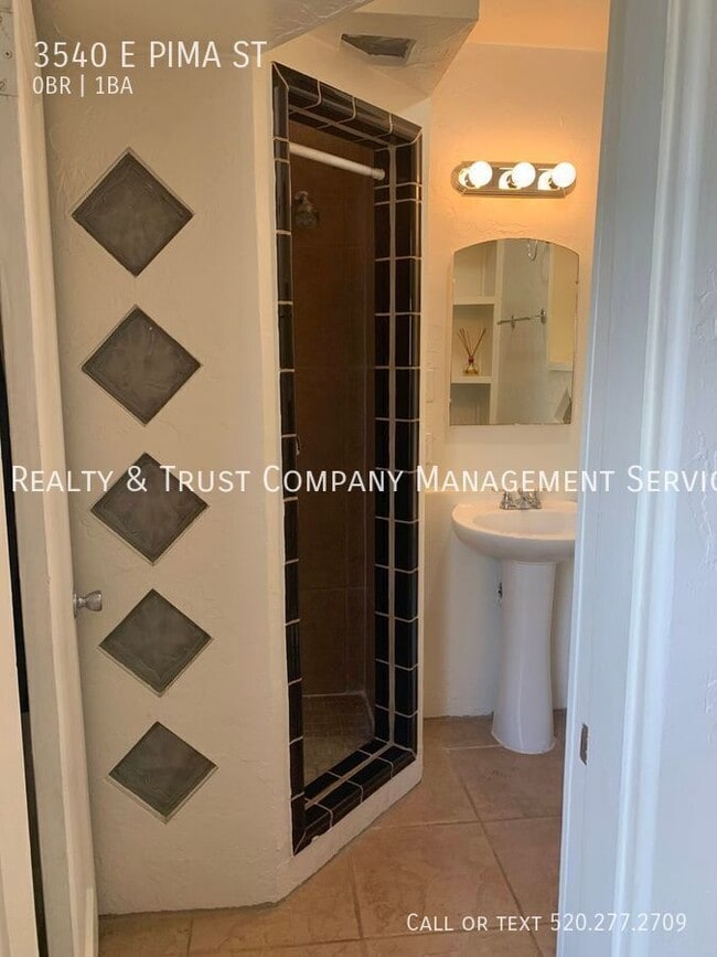 Building Photo - 3540 E Pima St