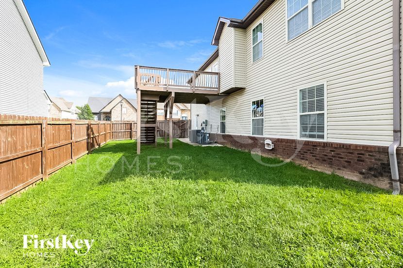 Building Photo - 698 Ellie Nat Dr