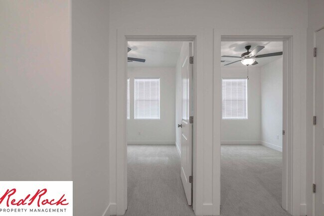 Building Photo - 3 Bedroom Townhome in Washington Fields wi...