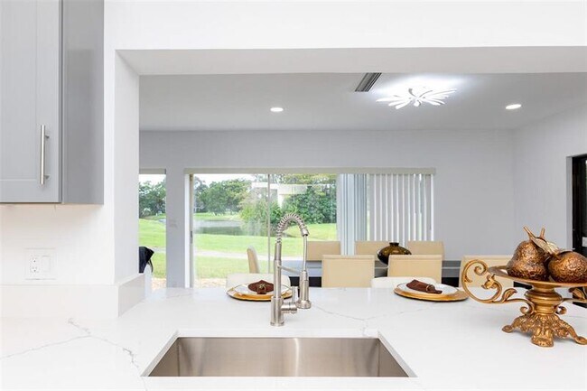 Building Photo - 5109 Banyan Ln