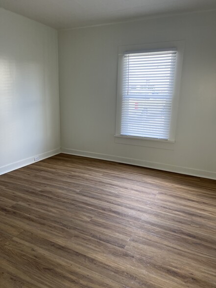 Downstairs bedroom - 557 Washington St