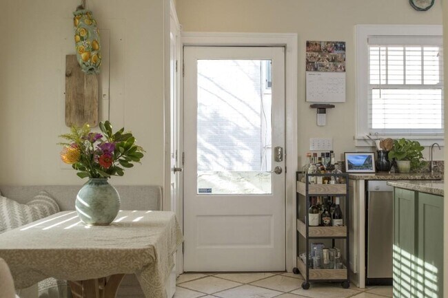 Building Photo - 801 Durant Pl NE