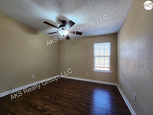 Building Photo - 1108 Chapel Creek Dr