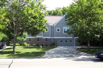 Building Photo - Spacious 4 bedroom, 3.5 bathroom duplex in desired location near Hilldale Mall