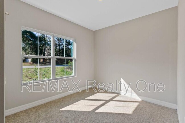 Building Photo - 735 E Toledo Dr