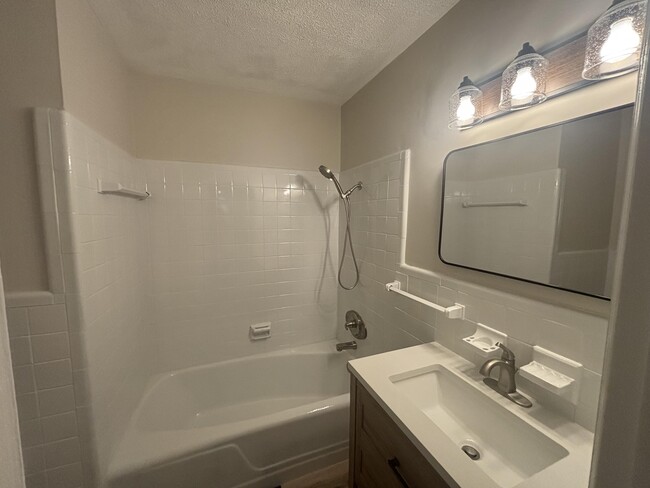 Building Photo - 143 Edwards Cir