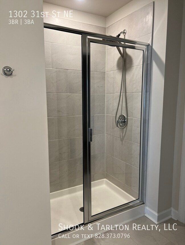 Building Photo - 1302 31st St NE