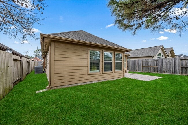 Building Photo - 26114 Lillian Springs