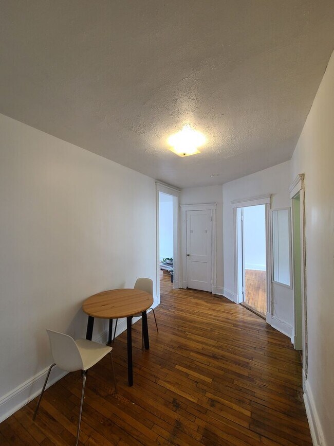 Building Photo - 1BR/1Bth unit. Great location, Right on T, Heat/Hot Water included
