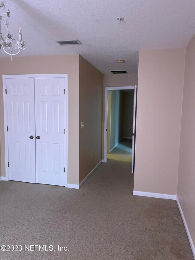 Building Photo - 876 Black Cherry Dr S