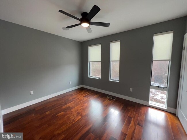 Building Photo - 423 Wallace St