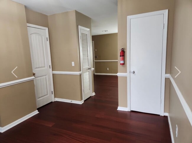 Building Photo - Oaks Townhouses