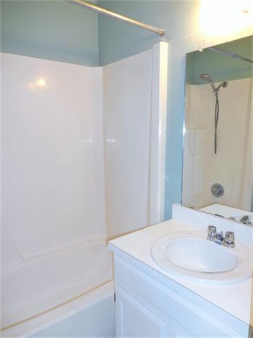 Building Photo - 3307 Gardenview Cir
