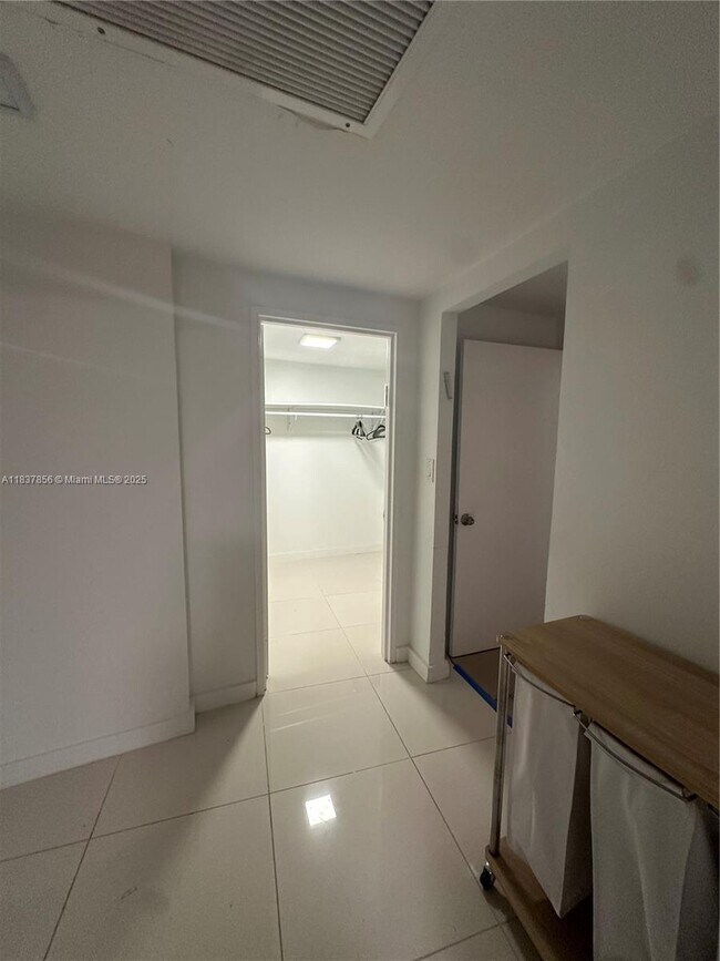 Building Photo - 5255 Collins Ave