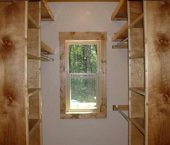 Building Photo - 291 Leamon Dr