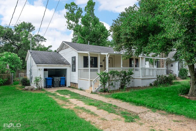 Building Photo - 237 E Elmwood St