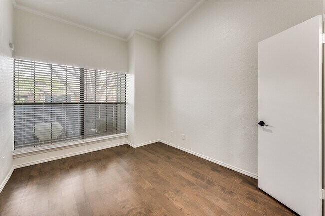 Building Photo - 401 Pebble Way