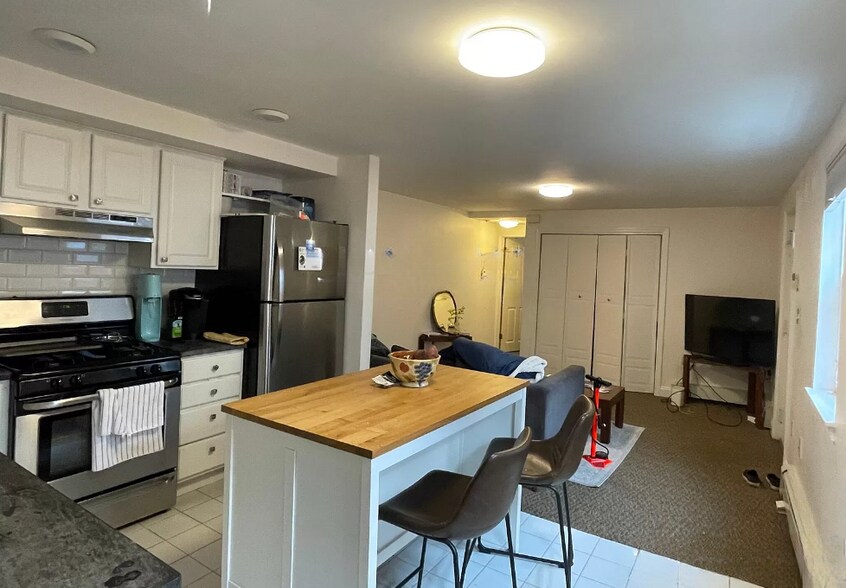 Building Photo - 159 Auburn St