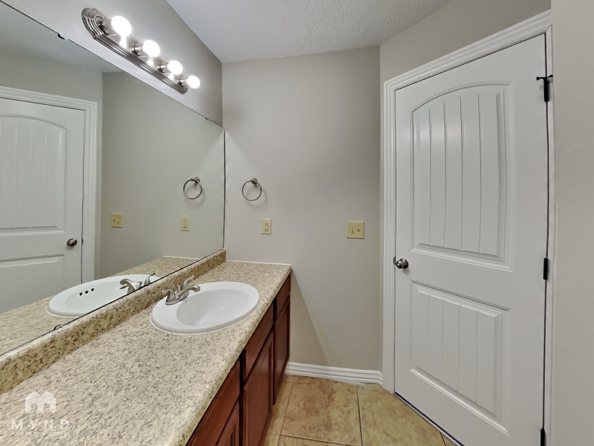 Building Photo - 111 N Peach Brook